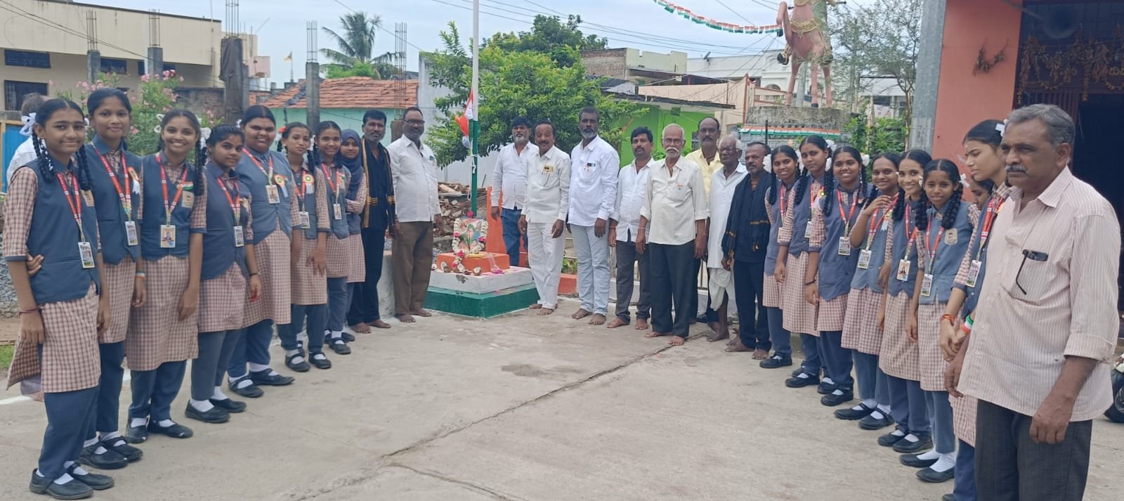 ఎంతోమంది త్యాగదనుల ఫలితంగా స్వాతంత్రం -  40 వ డివిజన్ మాజీ కార్పొరేటర్ మరు పల్ల రవి 